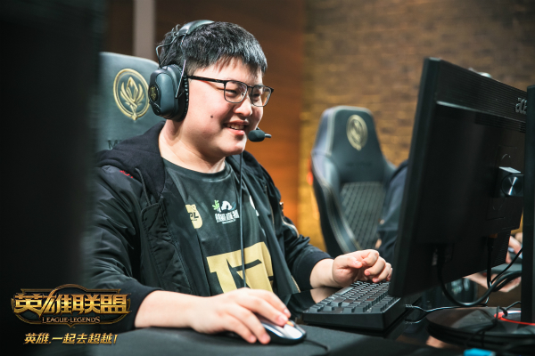 开云体育登录-关于RNG翻盘NS，369团战一打五激烈交锋2025世界赛，锁定晋级资格的信息