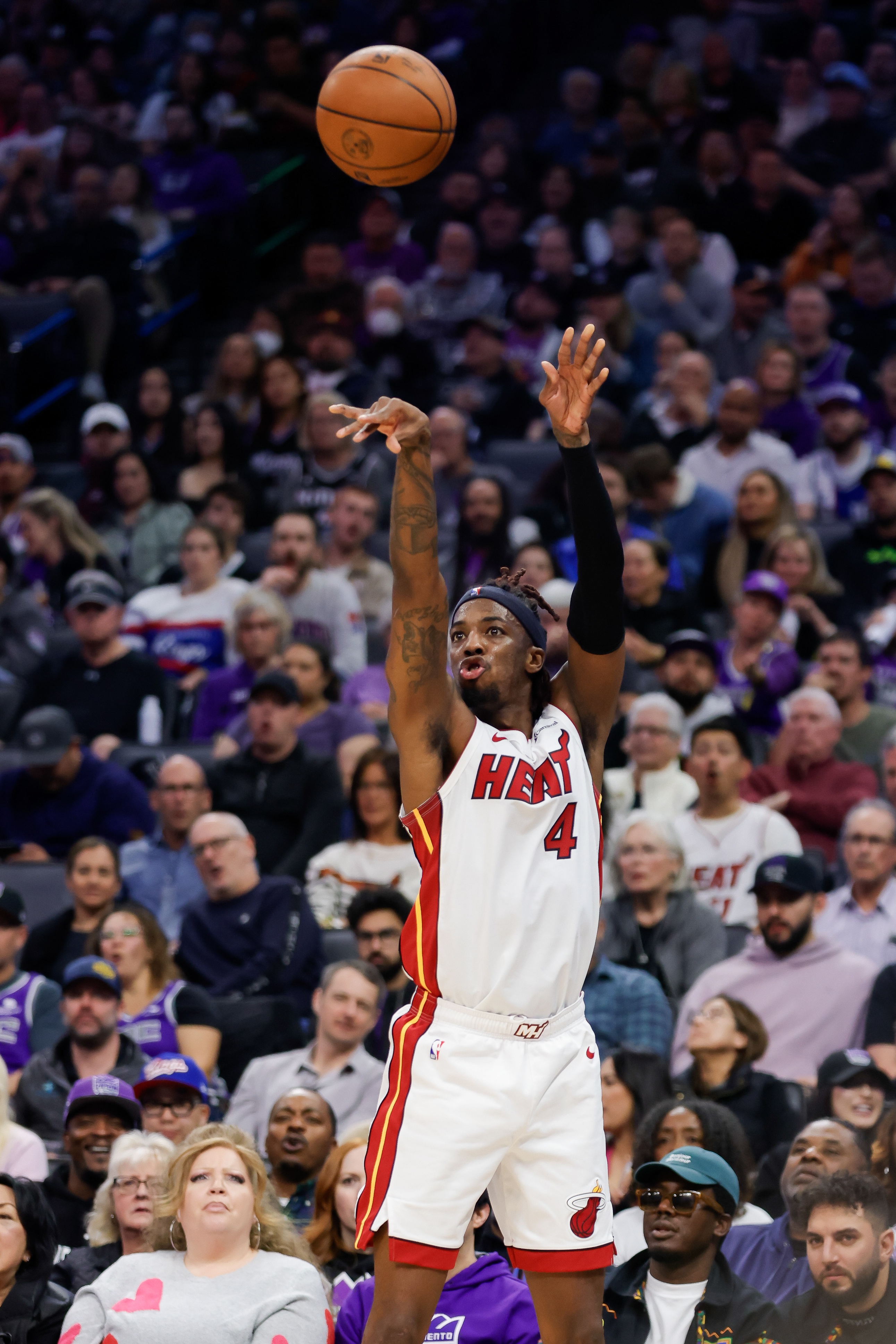 独行侠绝地反击步行者,巴图姆送出助攻 独行侠绝地反击步行者,巴图姆送出助攻