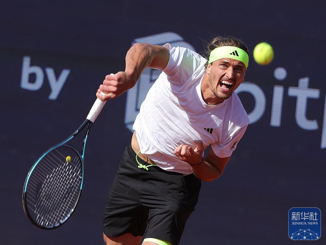 西班牙网球队完胜日本网球队,兹维列夫高光表现的简单介绍 西班牙网球队完胜日本网球队,兹维列夫高光表现的简单介绍