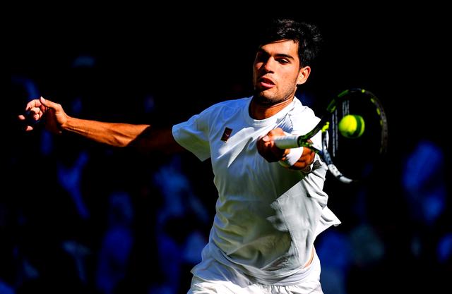 包含世界网球队逆转美国网球队，克耶高斯关键制胜的词条