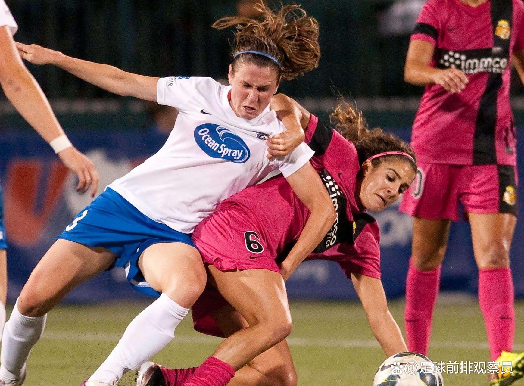 波兰女足队员集体训练,备战国际邀请赛! 波兰女足队员集体训练,备战国际邀请赛!