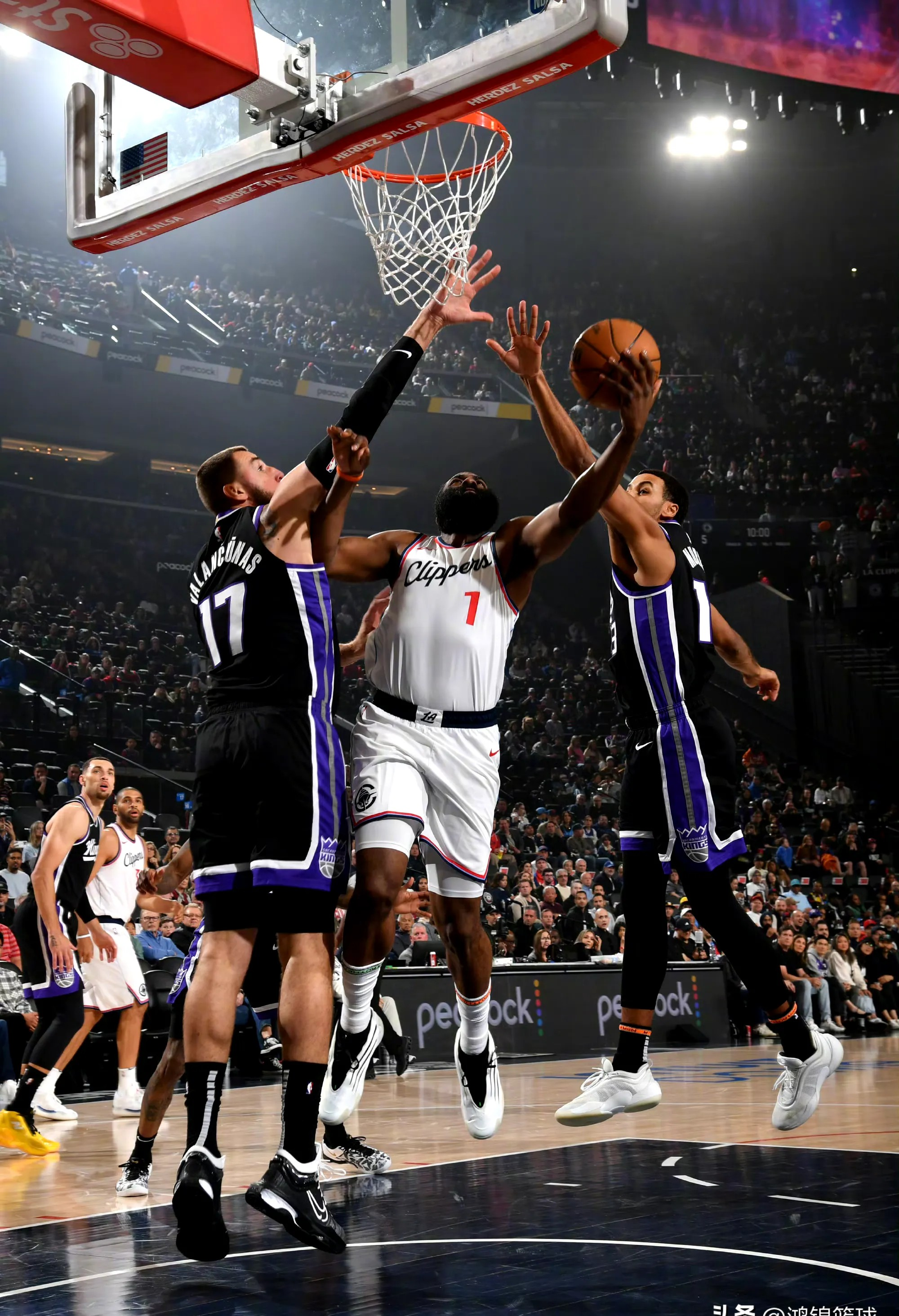 火箭击败活塞,哈登全面发挥砍下三双数的简单介绍 火箭击败活塞,哈登全面发挥砍下三双数的简单介绍