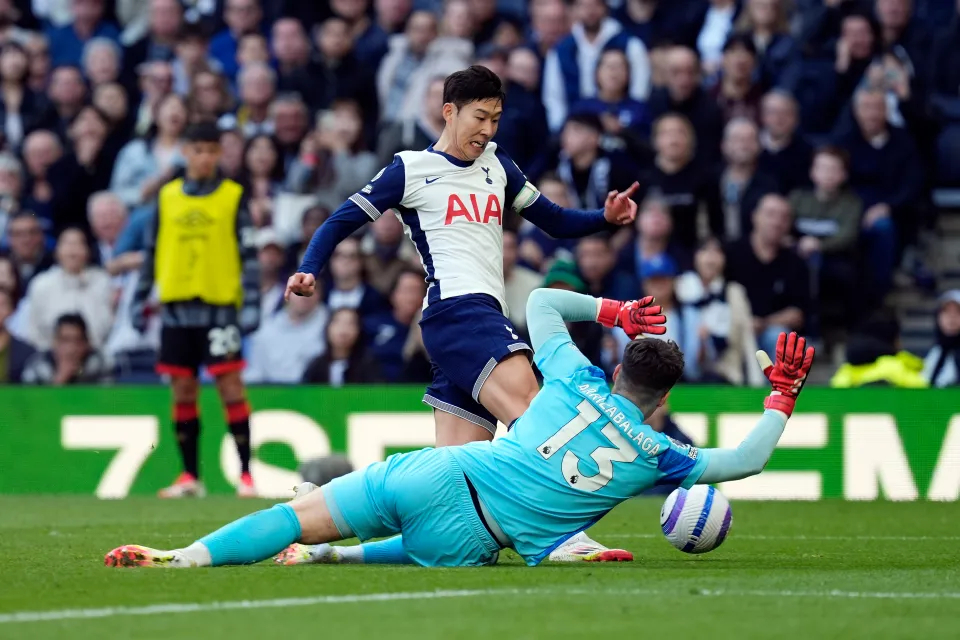 关于热刺前锋单刀破门，为球队在英格兰足球比赛中取得胜利的信息