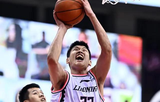 里尔球员敢打敢拼，夺得关键胜利