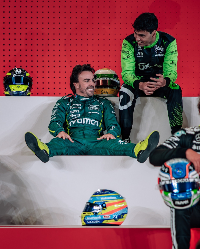 包含法拉利逆转雷诺车队，皮亚斯特里点燃赛场的词条